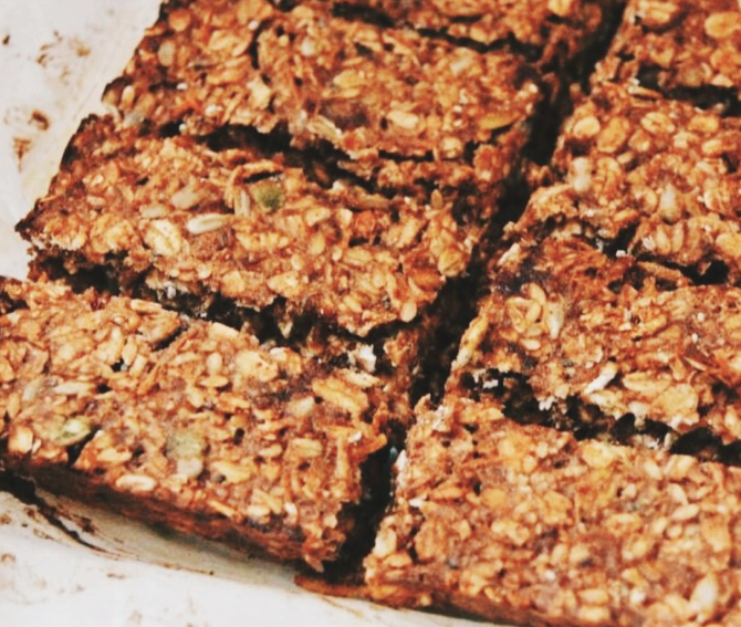CARROT CAKE ENERGY BARS RECIPE