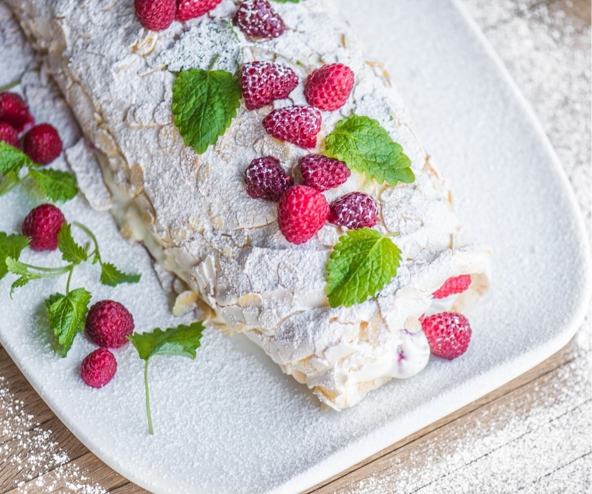 mary berry meringue roulade
