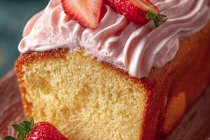strawberry cream cheese pound cake
